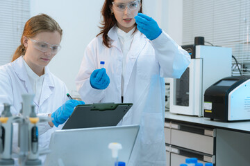 Naklejka premium Diverse Scientists Conduct Biotechnology Research in Modern Laboratory