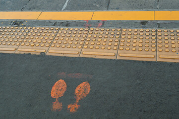 Fototapeta premium yellow road sign