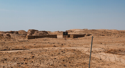 Obraz premium Exploring the ancient Ziggurat of Ur in Iraq under clear skies