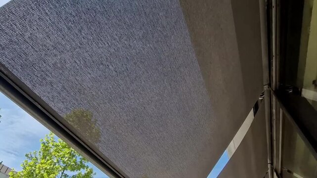 Awnings underline architectural appearance of your house. Above all, they are able shade larger areas of terraces, balconies or glass windows. Furthermore, complete architectural appearance, store