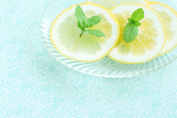 slice lemon and mint leaf © tsayoko