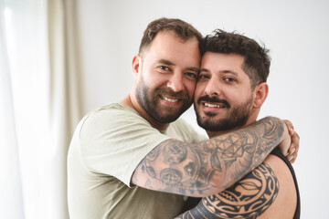 Obraz premium homosexuals gay couple love each other on an apartment