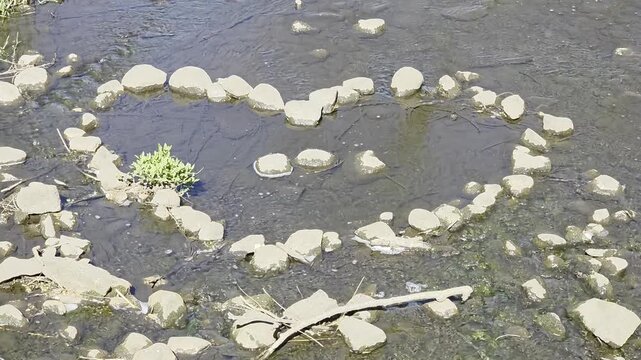 heart on the beach 
serce z kamienia w Radziejowicach w Pałacu
heart of stone in Radziejowice Palace