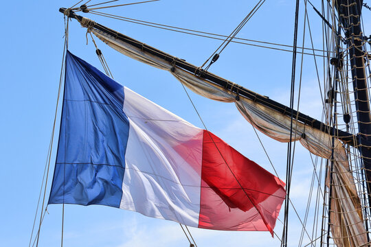 navire fran&ccedil;ais