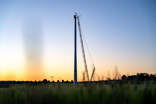 Aufbau einer 275 Meter Windkraftanlage