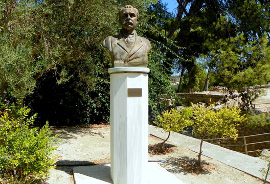 Greece, Crete, Heraklion, Knossos Palace, bust of Minos Kalokairinos