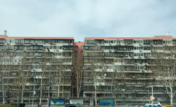 Aging apartment blocks behind leafless trees along Liuxiang Road in Fengtai District