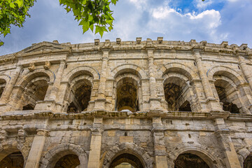 Obraz premium Les Arènes de Nîmes dans le Gard en France