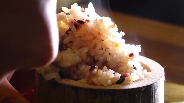 Korean traditional food bamboo tube rice Daetongbap healthy meal K-food cooking 대한민국 한국 전통 대나무통밥 대통밥 대나무에 밥짓는 전통밥 재래음식 건강식 로컬푸드 케이푸드 밥 쌀 잡곡 영양밥 보양식 약식동원 솥밥 찜기 가마솥 주방 식당 맛집 비법 은은한 향 대나무통 담양 특산물 전통의 맛 깊