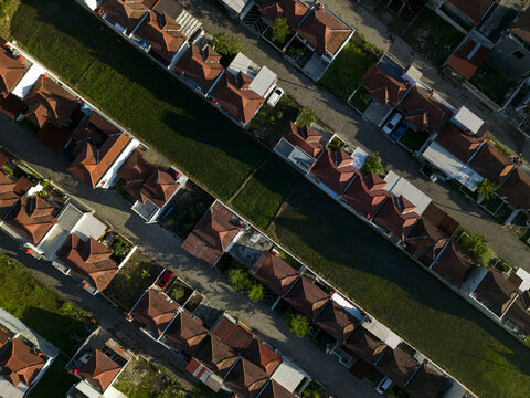 Aerial view of Sadari Villa Prambanan residential complex with rows of red-tiled roofs and green lawns in Kecamatan Prambanan, Jawa Tengah, Indonesia.