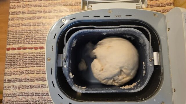 Kneading dough in bread maker with sound