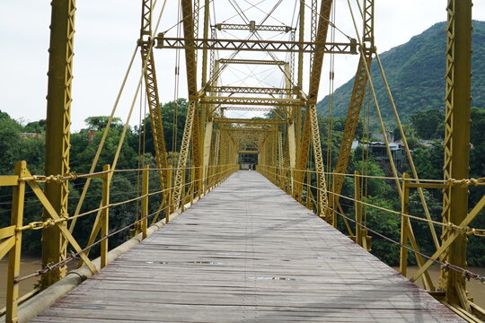 Puente antiguo en colombia