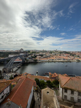 Scenic Porto River View with Dom Lu&iacute;s I Bridge