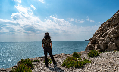 Obraz premium woman on the top of the mountain