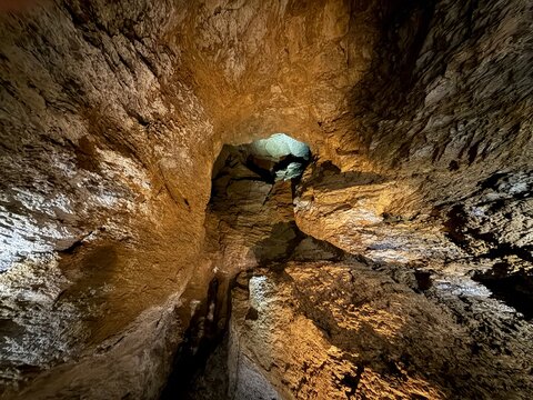 Interior of Zbra&scaron;ovsk&eacute; aragonitov&eacute; jeskyně with illuminated rock formations and aragonite structures