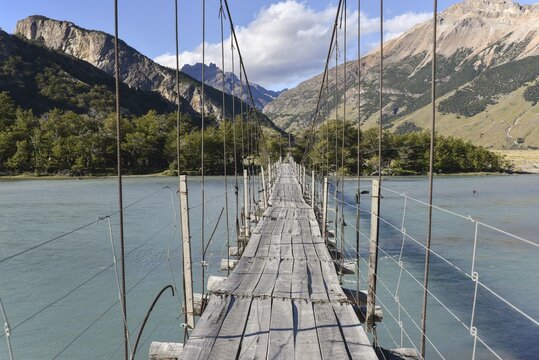 Suspension bridge at Cerro Fitz Roy, Los Glaciares National Park, El Chalt&eacute;n, Santa Cruz Province, Patagonia, Argentina, South America