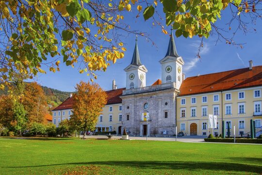 Monastery castle with Tegernsee brewery in autumn, Tegernsee, Tegernsee, Tegernsee valley, Mangfall mountains, Bavarian Alps, Upper Bavaria, Bavaria, Germany