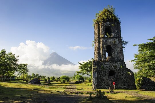 Cagsawa Ruins before volcano Mayon, Legazpi, Southern Luzon, Philippines