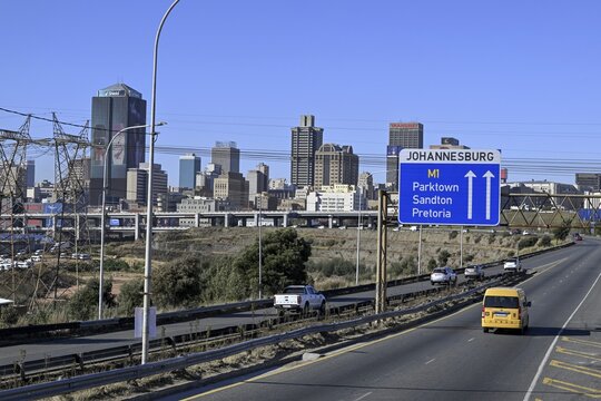 M1 motorway in front of the Johannesburg skyline, Gauteng province, South Africa
