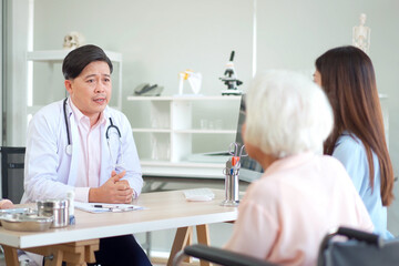 Naklejka premium Asian woman accompanying elderly mother for medical checkup