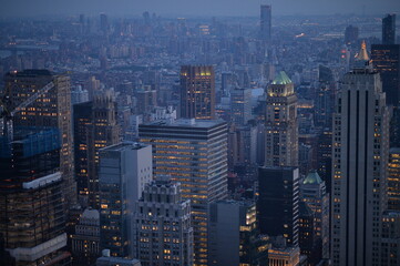 Obraz premium Tranquil Waterfront Scene Featuring Layered Silhouettes And Distant Bridges At Dusk new york