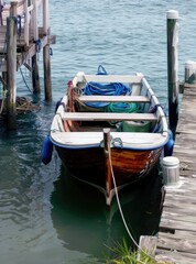 Obraz premium Small fishing boat moored at dock