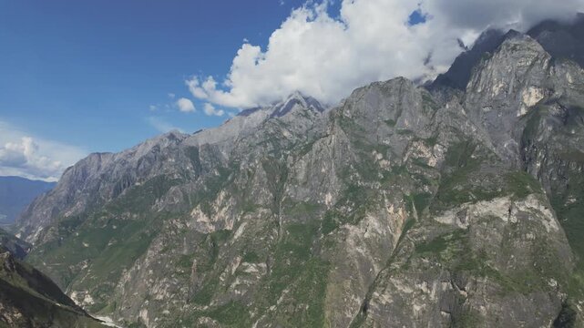 Pan Reveal Mountain Landscape, Canyon Valley Tiger Leaping Gorge High Trail Yunnan China