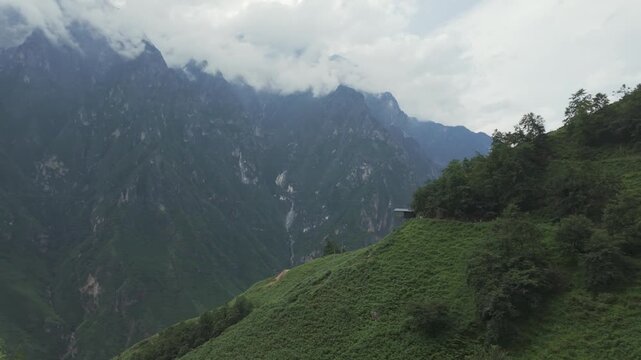 Pan Reveal Landscape Tiger Leaping Gorge High Trail Yunnan China trekking landmark