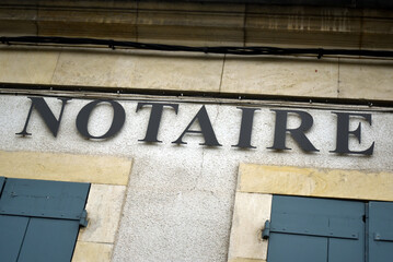 Obraz premium closeup of notary sign on wall on building facade