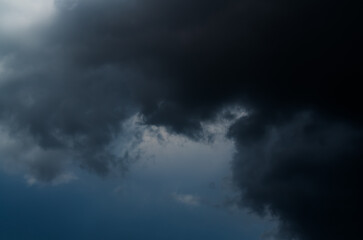 Obraz premium Cloud storm sky dark rain lightning thunder stormy typhoon nature light scene rainy atmosphere damage effect carbon dioxide dust air pollution 2.5 Pm, texture nature windstorm weather skyscape.