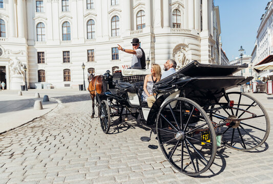 Austria, Vienna, tourists on sightseeing tour in a fiaker