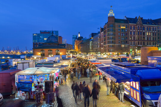 Germany, Hamburg, Elbe River,fish market in the morning