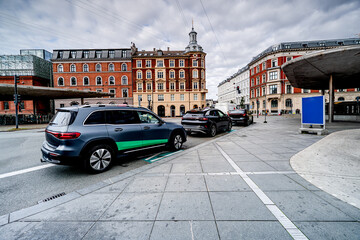 Obraz premium Taxis parked in front of Copenhagen station with people, urban scene Denmark.