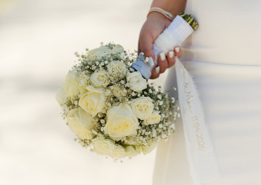 Brautstraus mit weissen Rosen