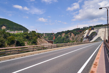熊本県　新阿蘇大橋架橋中の阿蘇長陽大橋 © osap1111
