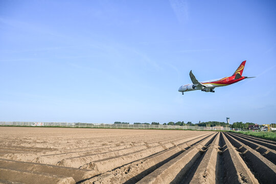 avion atterrissage Brussels Airport Hainan Airlines