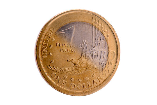  Eurom&uuml;nze und Dollarm&uuml;nze isoliert &uuml;ber wei&szlig;em Hintergrund