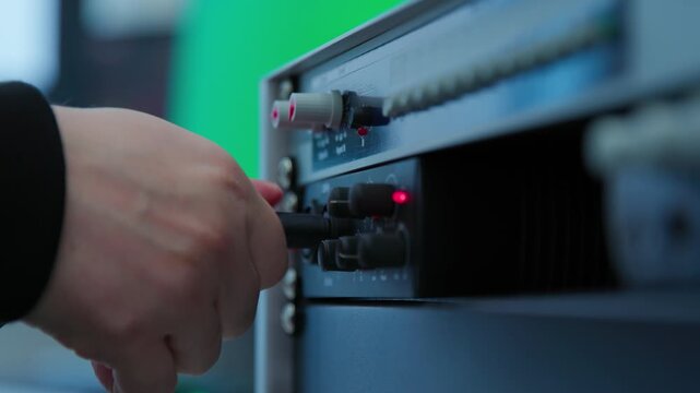 Connecting the plugs to the soundbar on a desk