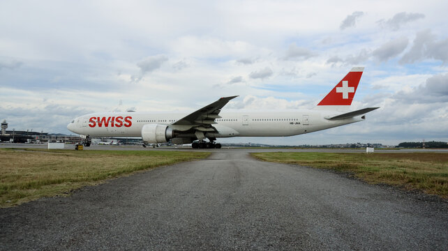 Avi&atilde;o da swiss international air lines registrado durante deslocamento operacional no Aeroporto Internacional de Guarulhos. Guarulhos SP 09 Maio 2026.