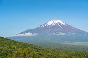 Fototapeta premium Beautiful landscape of Mount Fuji and Lake Yamanakako in the morning, an iconic symbol of Japan.