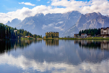 Obraz premium Scenic view at Misurina lake in the Dolomite Alps, Italy