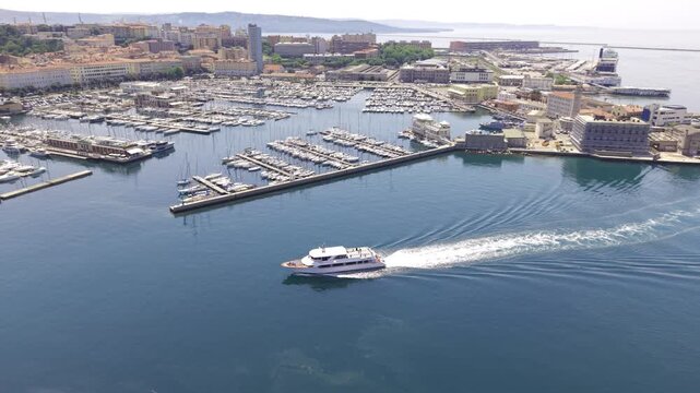 Il Traghetto in Partenza dal Porto di Trieste: Vista Aerea