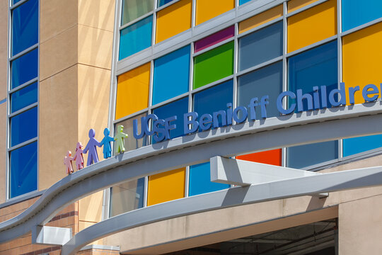 UCSF Benioff Children&rsquo;s Hospital entrance features colorful facade in San Francisco