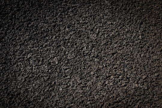 Texture de roche volcanique noire, symbole des forces naturelles de la Terre. Arri&egrave;re-plan textur&eacute;
