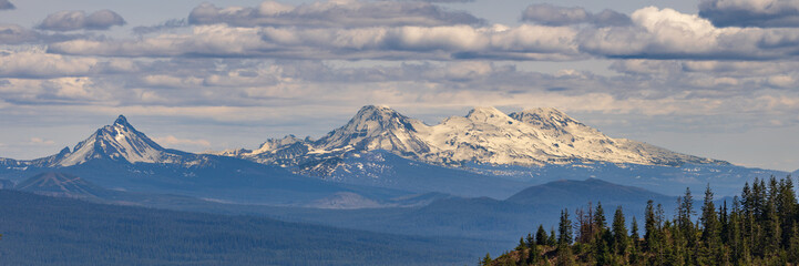 Mt Washington and Three Sisters - Oregon Cascades. © PKZ