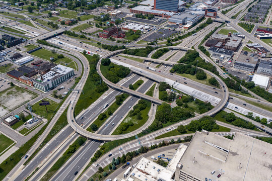 Aerial View of Detroit&rsquo;s I-70 and Highway 10 Interchange Highlighting Heavy Traffic and Modern Urban Mobility