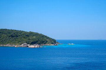 Naklejka premium Aerial panoramic top view high rise skyscrapers of residential area peninsulas with a jagged coastline and yachts Hong Kong city
