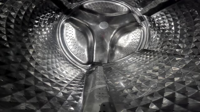 Metallic drum of a washing machine