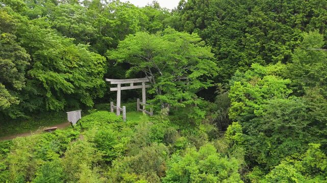 Aerial Drone Shot &ndash; World Heritage Koyasan Choishimichi Pilgrimage Trail, 120th Stone Marker and Futatsu‑Torii (1649), Katsuragi, Wakayama　空撮・世界遺産 高野参詣道 町石道 120町石「二ツ鳥居(1649年製)」和歌山県かつらぎ町