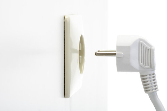 Socket and plug connector